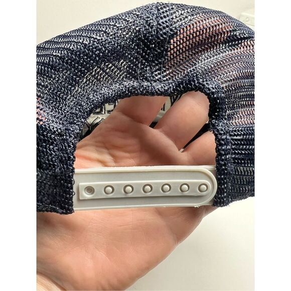 New York Yankees Men’s Adjustable Hat - Picture 3 of 7